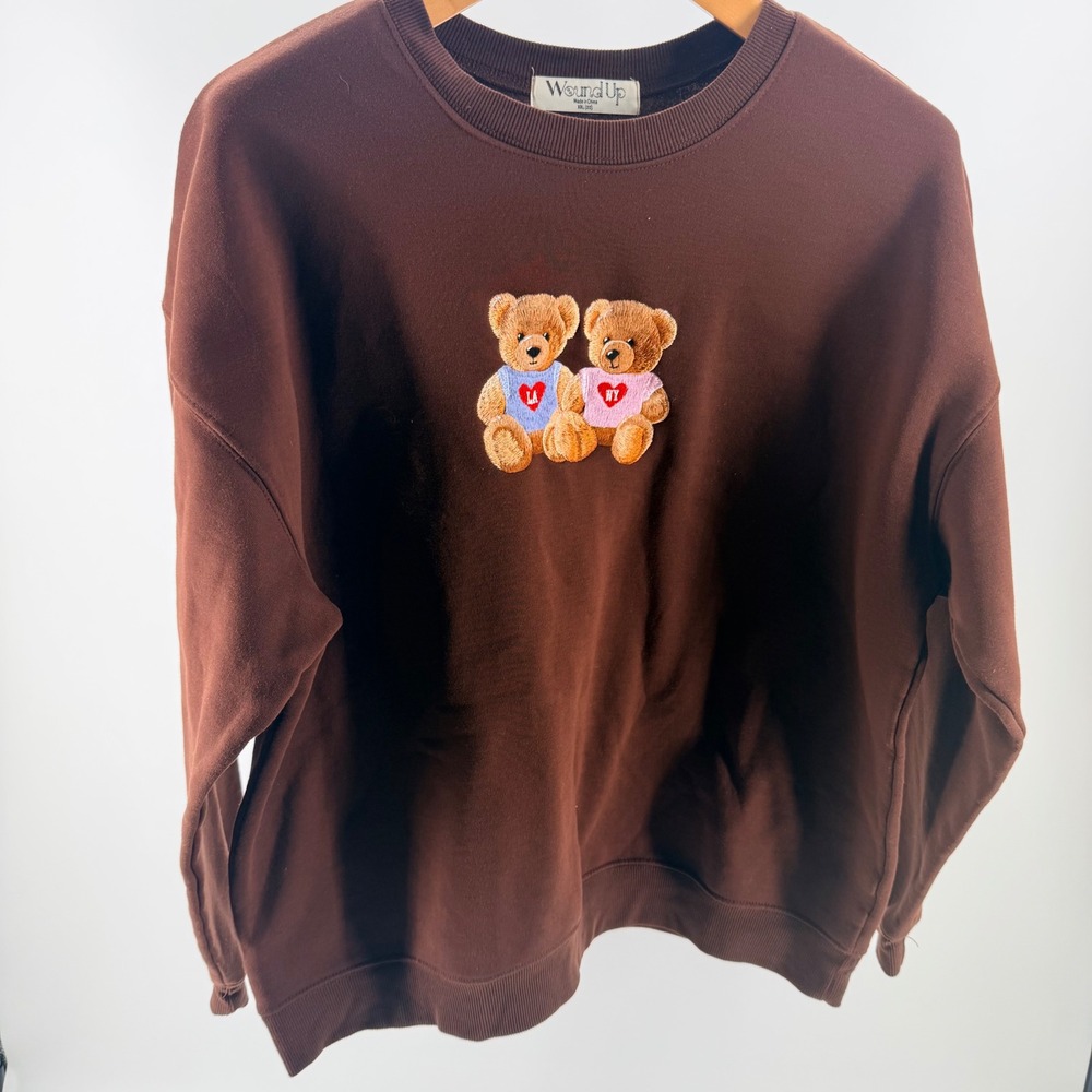 Wound Up Brown Teddy Bear Embroidered Sweatshirt XXL LA NY Graphic Pullover